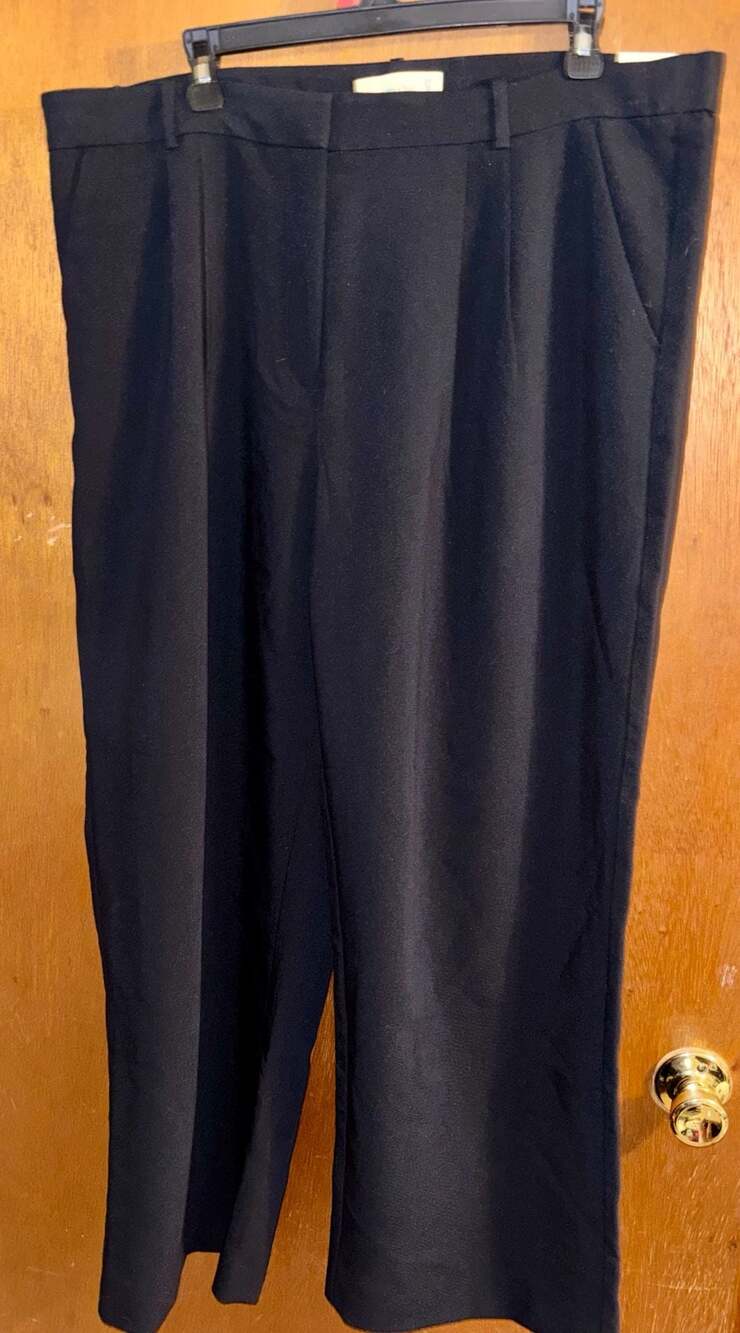 Abercrombie & Fitch Ultra High Rise Tapered Pants NWT
